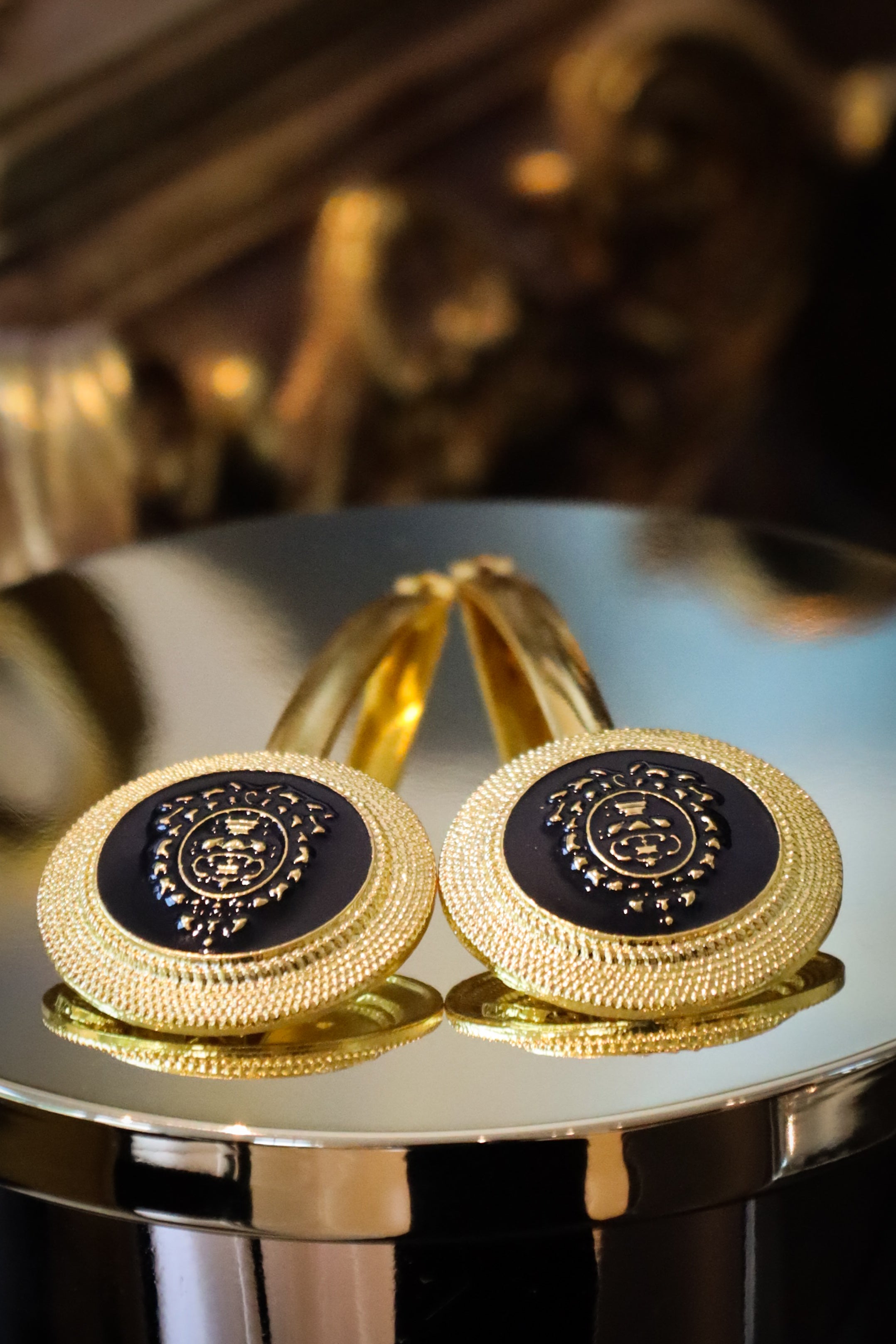 Aquilla - Black Shield Design Hair Slides